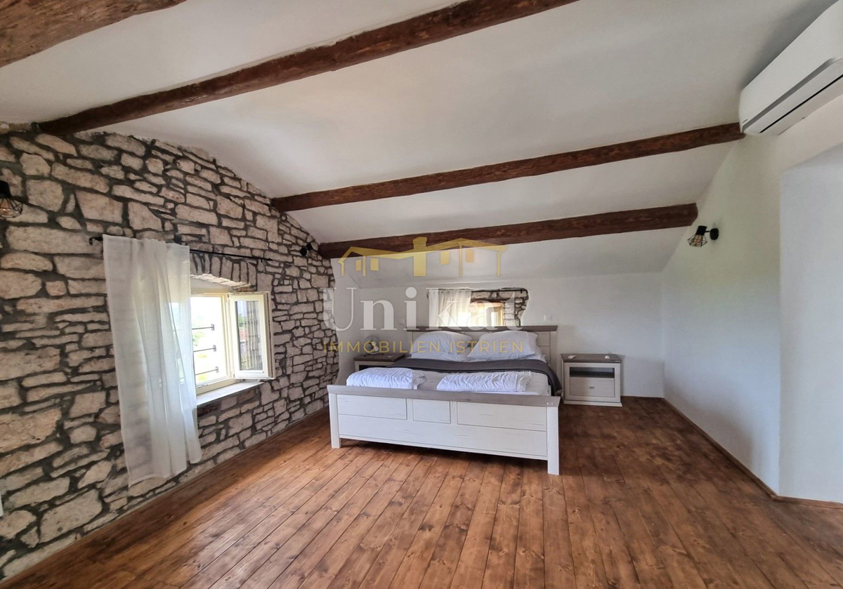 Renovirana kamnita hiša s bazenom 3 km od morja